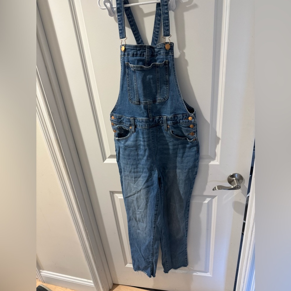 Universal Thread Raw Hem Overalls, Size 8